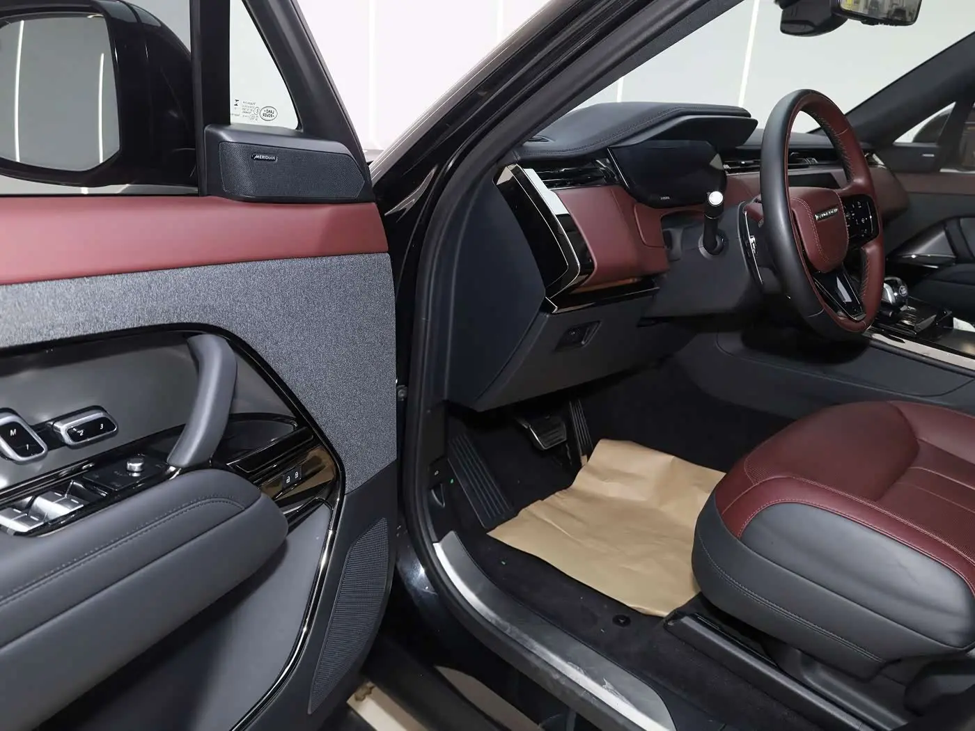 Land Rover Range Rover Sport 2024 — Photo 7/15