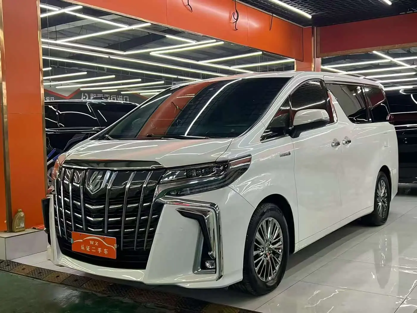 Toyota Alphard 2020 — Photo 1/9