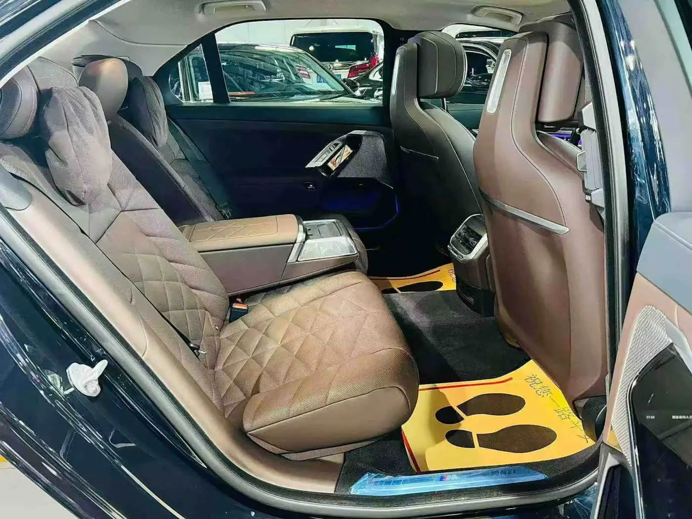 BMW 7 Series 2024 — Photo 8/9