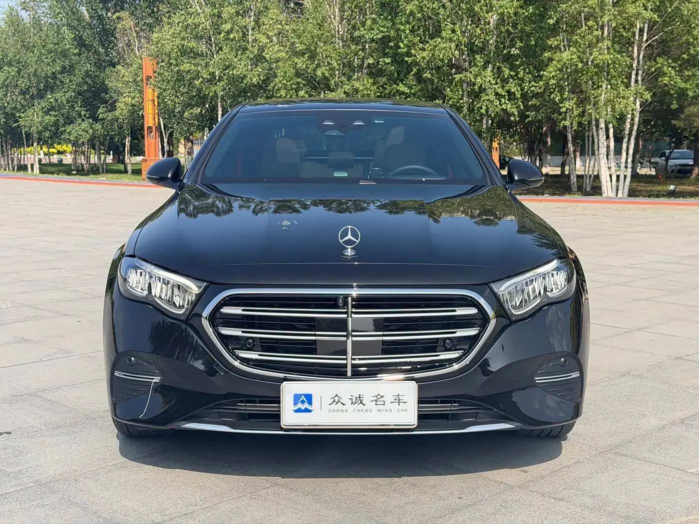 Mercedes-Benz E-Class 2025 — Фото 2/9