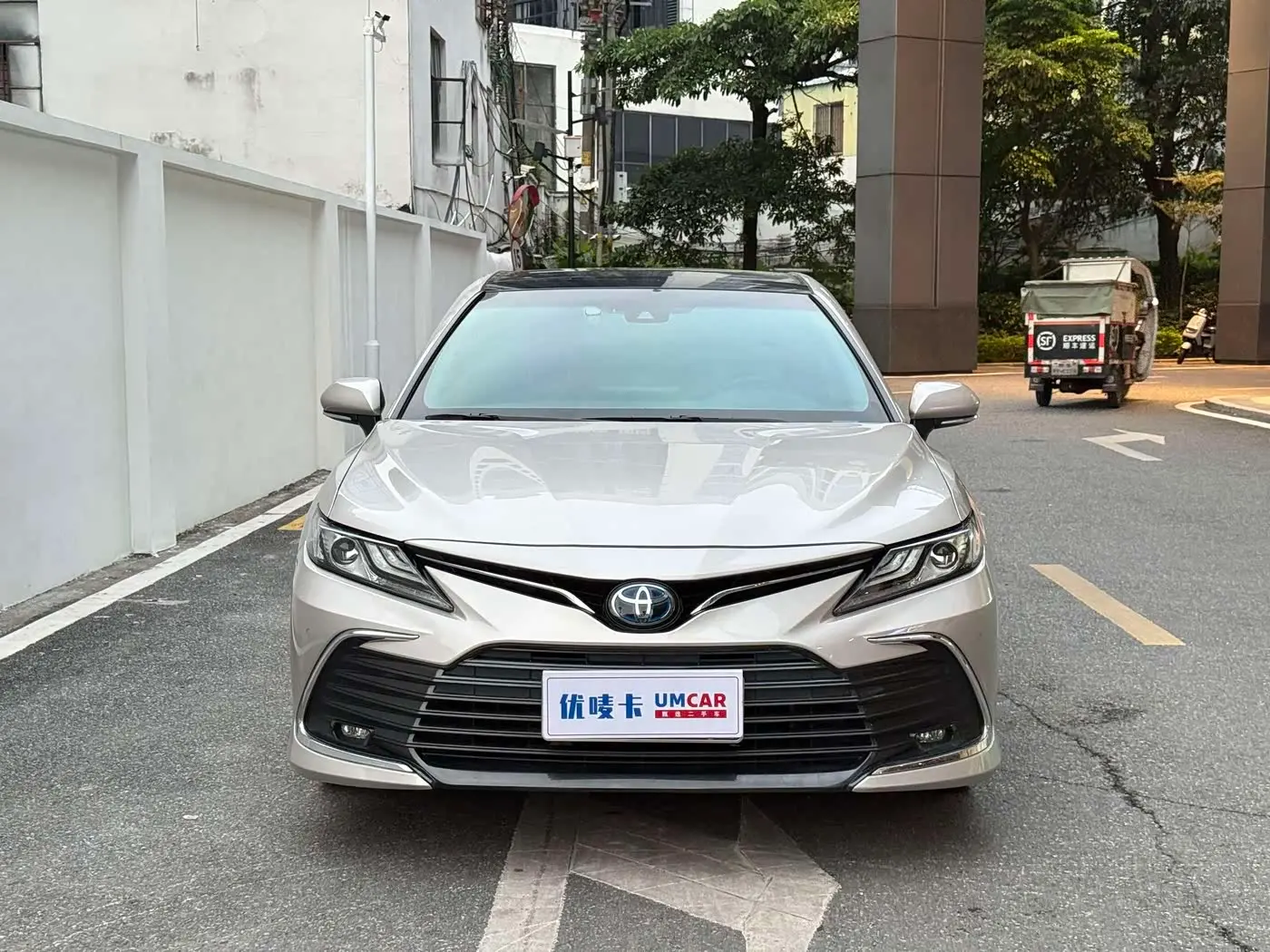Toyota Camry 2021 — Фото 2/18