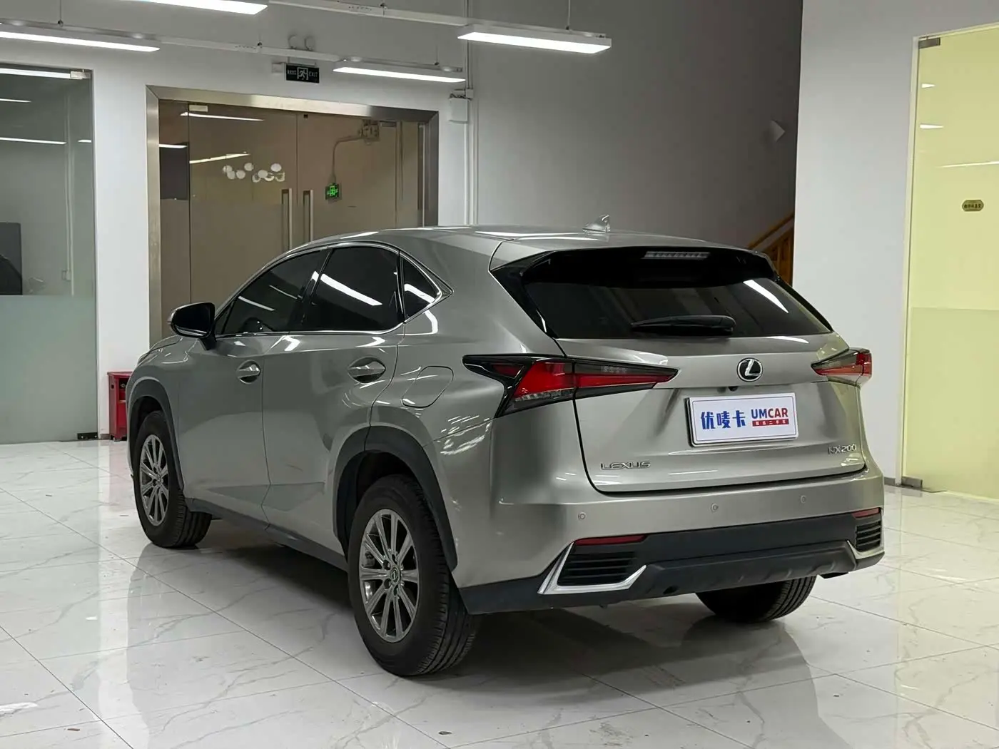 Lexus NX 2020 — Фото 4/19