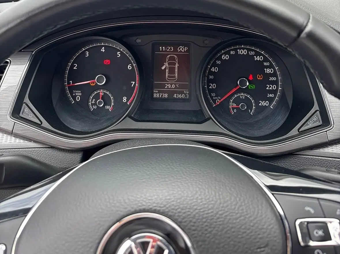 Volkswagen Passat 2019 — Фото 11/15