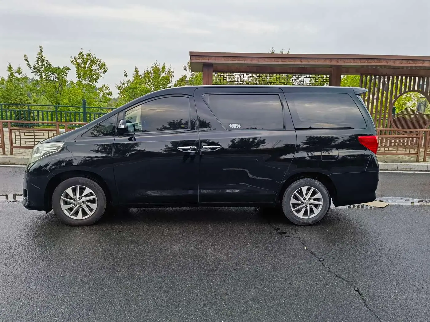 Toyota Alphard 2015 — Photo 4/12