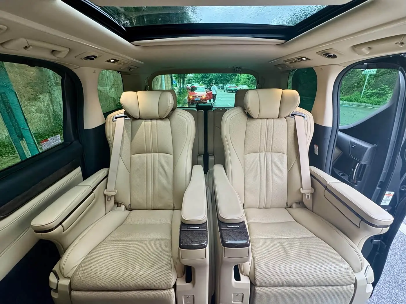 Toyota Alphard 2020 — Фото 10/13