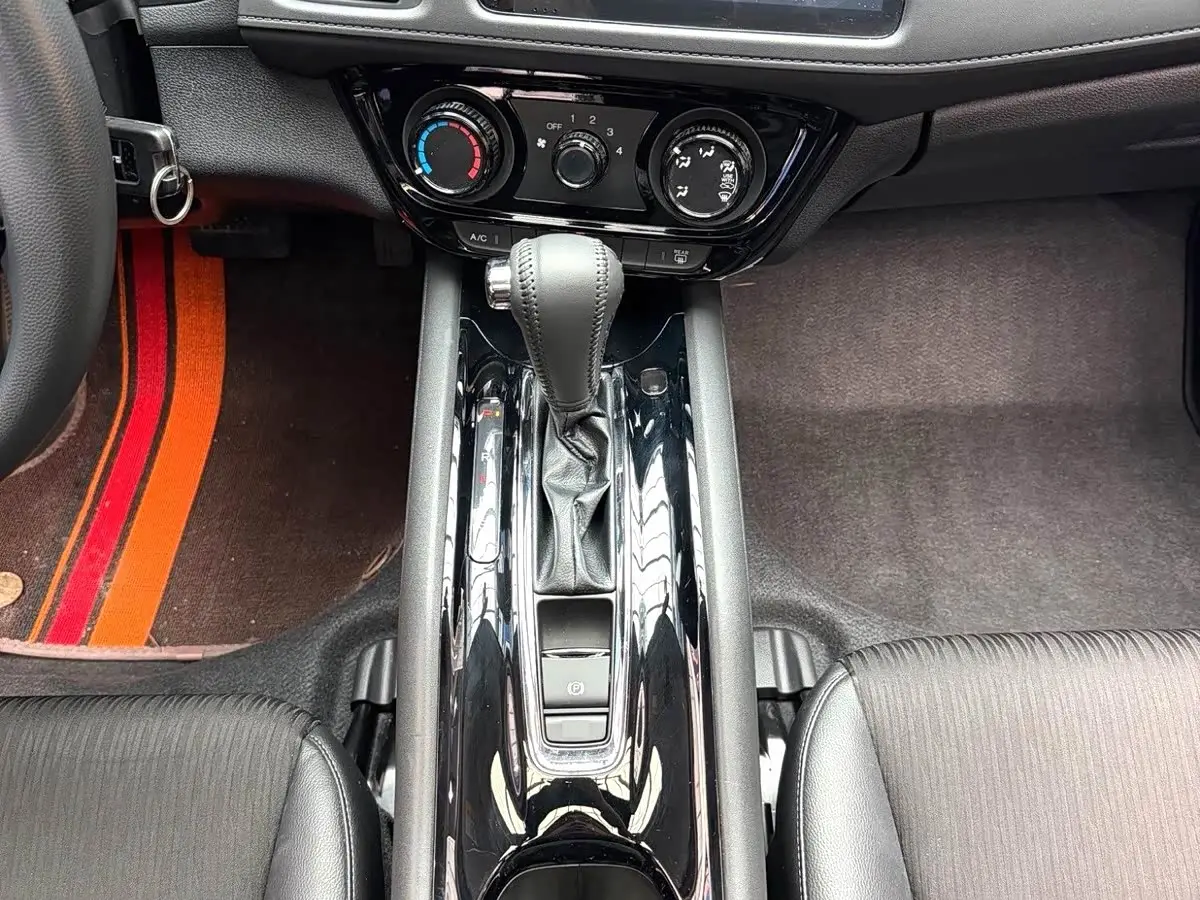 Honda Vezel 2022 — Photo 9/19