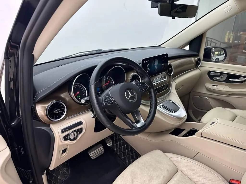 Mercedes-Benz V-Class 2023 — Фото 9/20