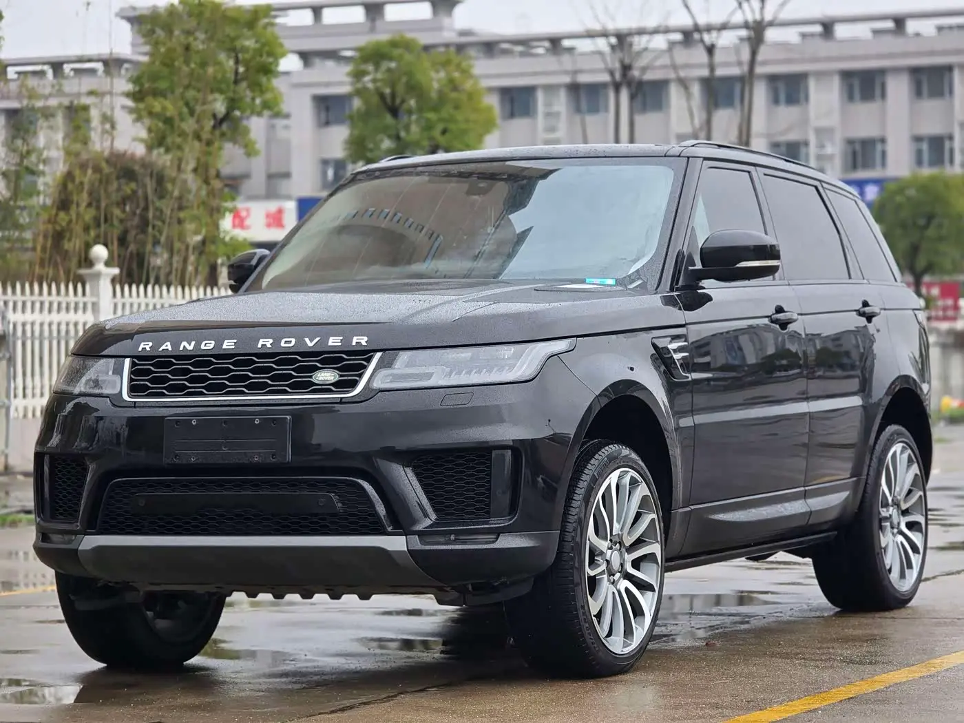 Land Rover Range Rover Sport 2019 — Photo 1/16