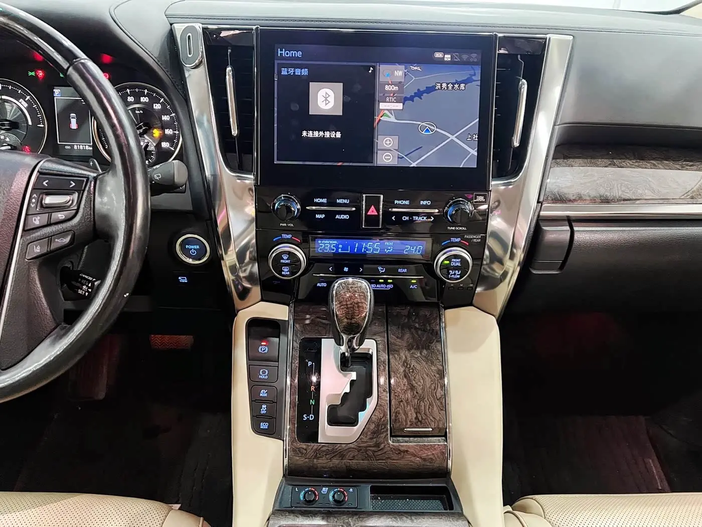 Toyota Vellfire 2022 — Photo 13/17