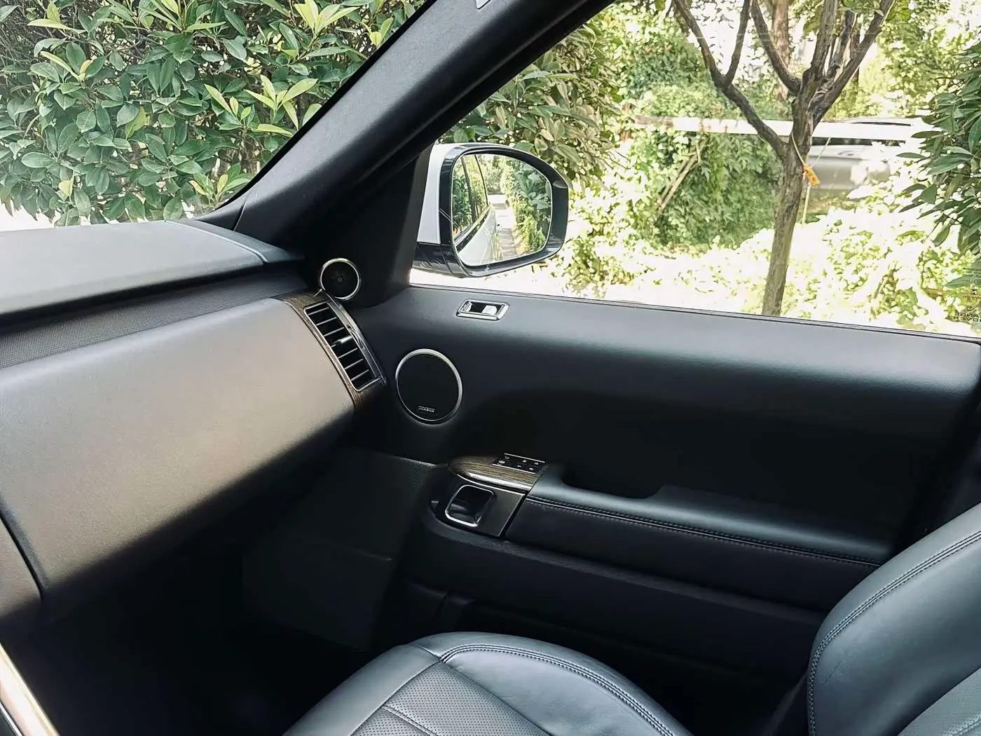 Land Rover Range Rover Sport PHEV 2018 — Photo 11/19
