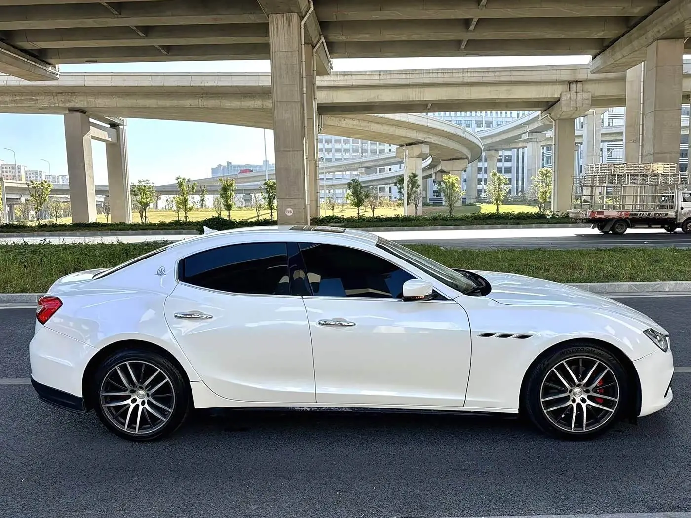 Maserati Ghibli 2016 — Photo 6/17