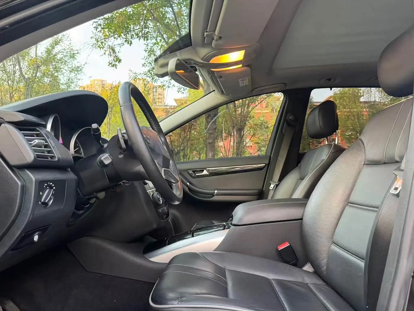 Mercedes-Benz R-Class 2017 — Photo 17/20