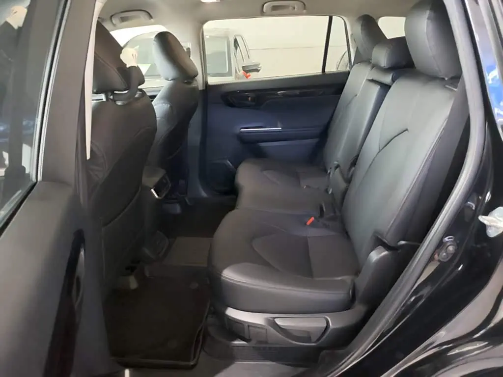Toyota Highlander 2021 — Фото 17/20