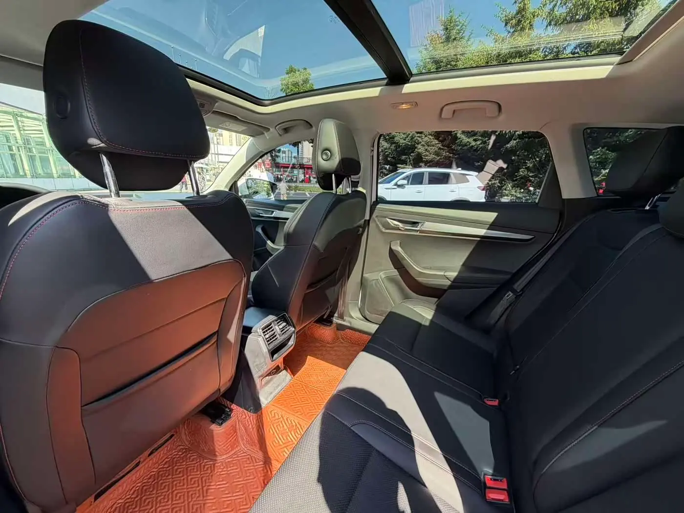 Škoda Karoq 2022 — Photo 13/20