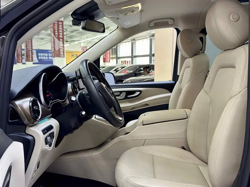 Mercedes-Benz V-Class 2020 — Photo 6/15