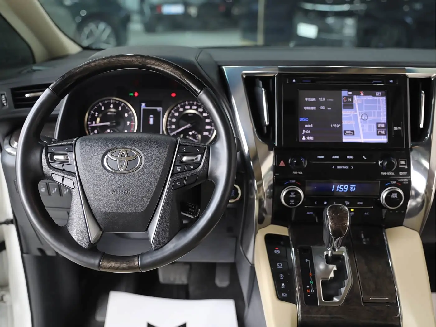 Toyota Alphard 2019 — Фото 11/17