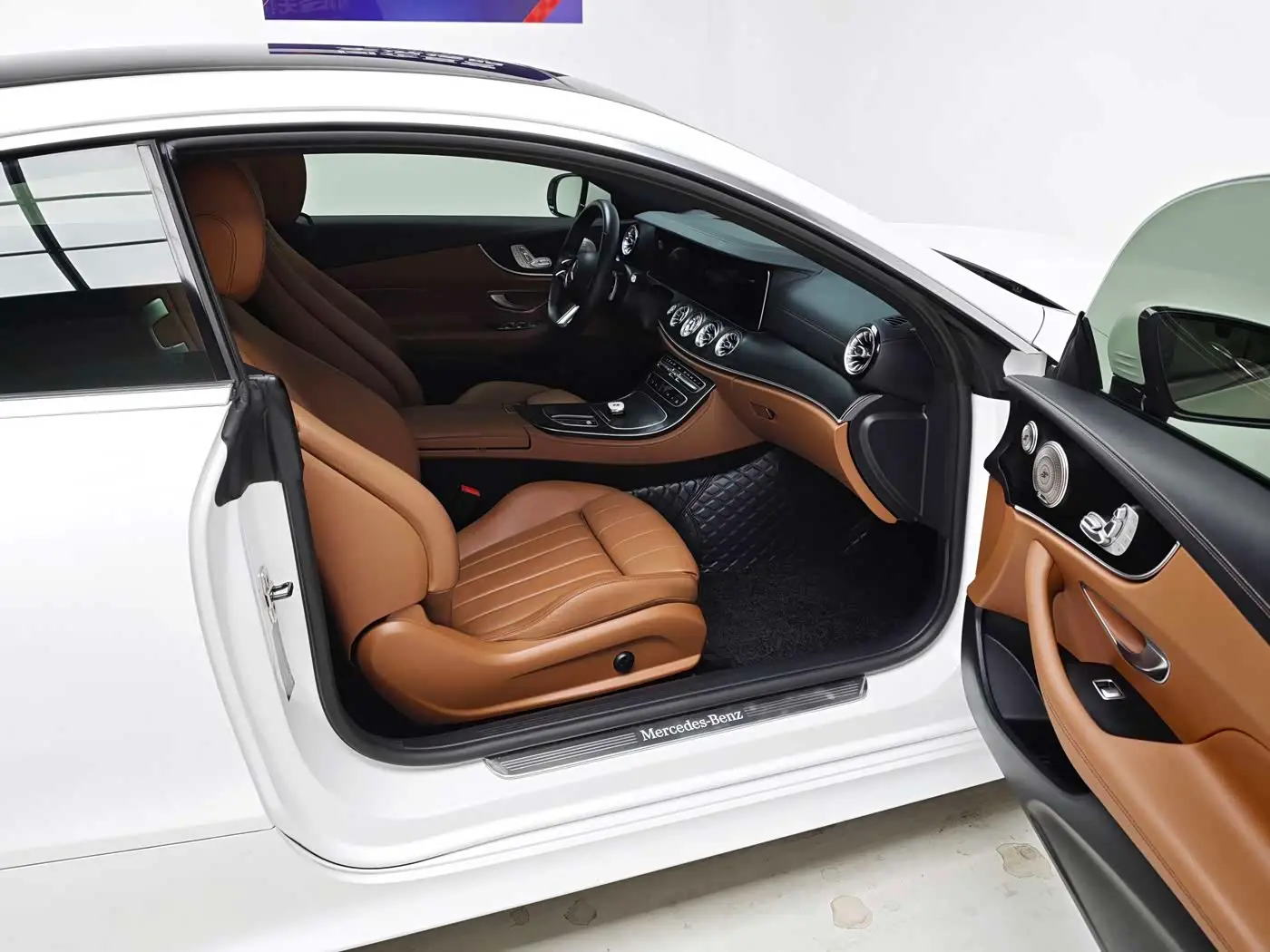 Mercedes-Benz E-Class 2022 — Photo 10/17