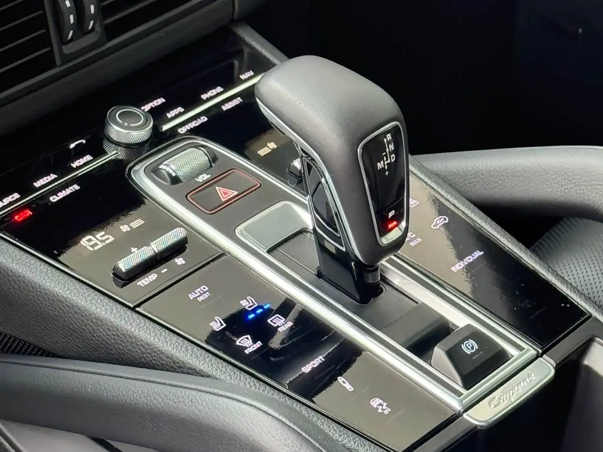 Porsche Cayenne 2021 — Photo 10/20