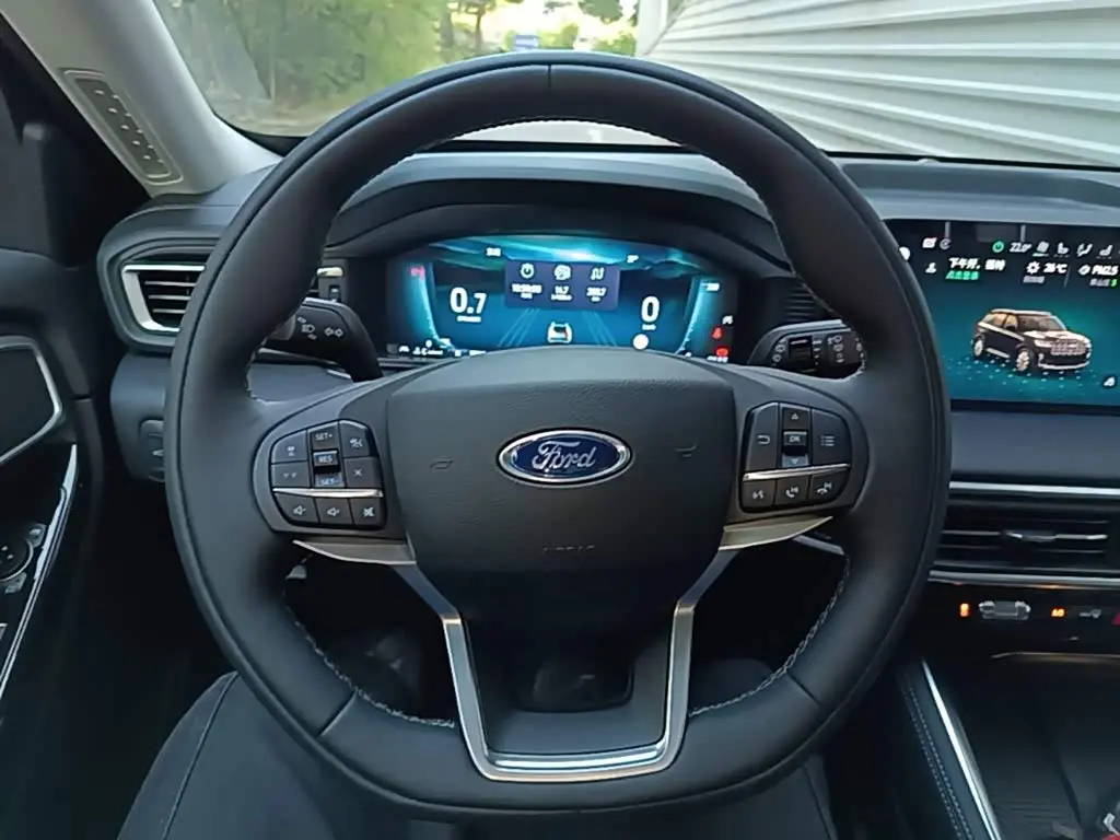 Ford Explorer 2025 — Photo 11/20