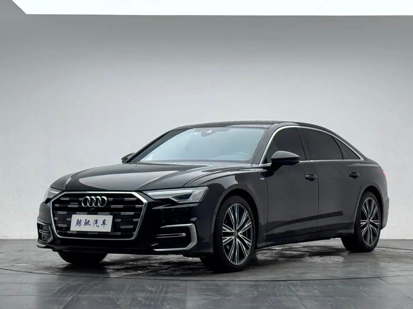 Audi A6L 2023 — Photo 1/10