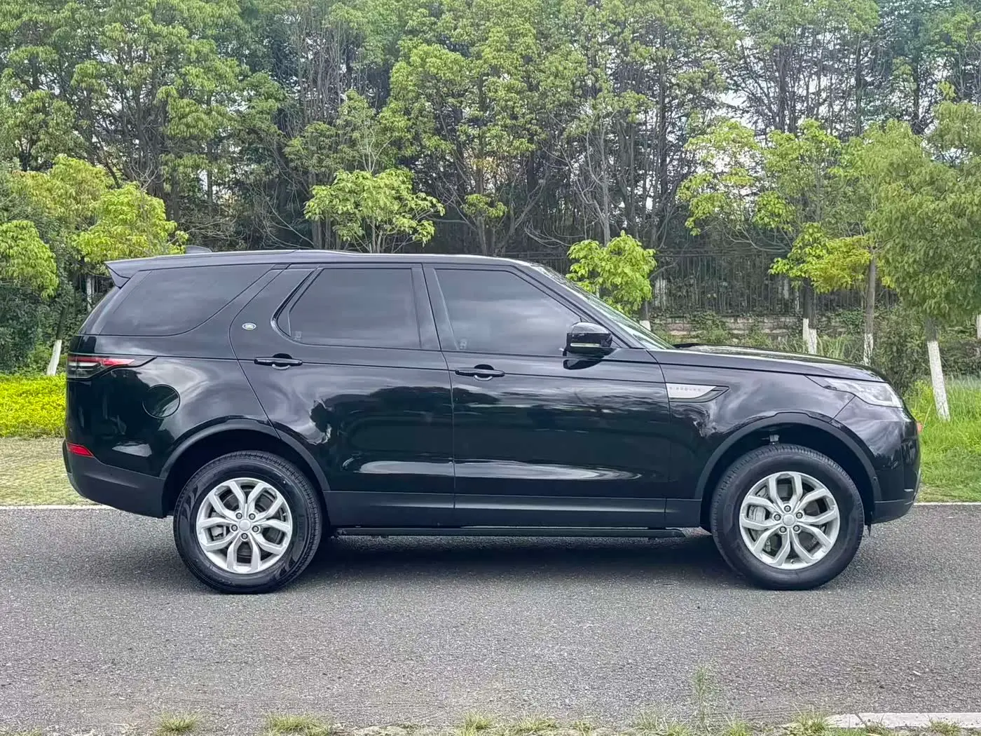 Land Rover Discovery 2020 — Photo 4/19