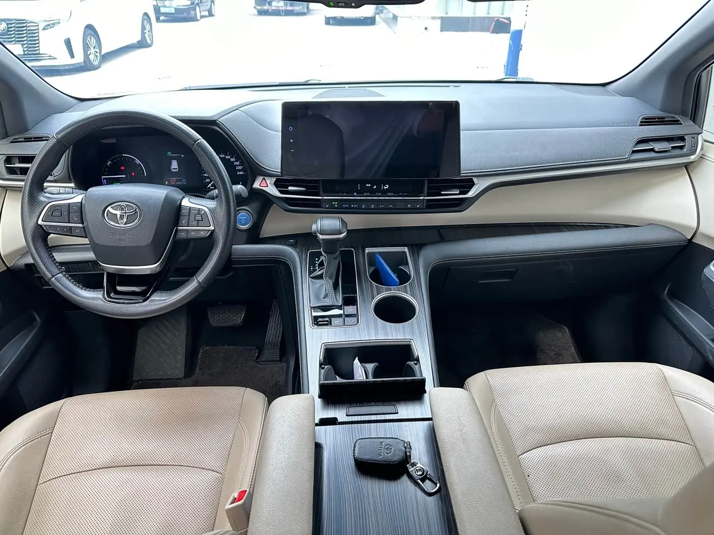 Toyota Sienna 2022 — Photo 6/11
