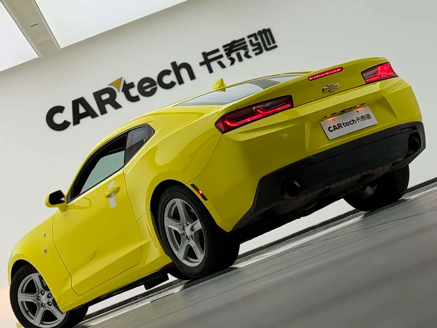 Chevrolet Camaro 2017 — Şəkil 10/14