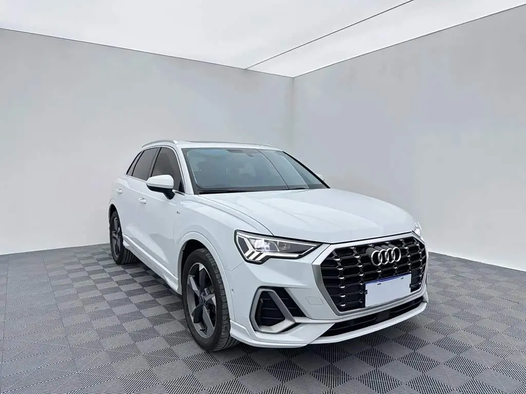 Audi Q3 2022 — Photo 3/18