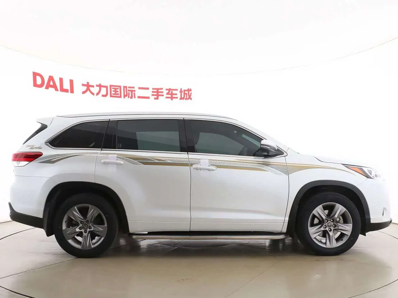Toyota Highlander 2022 — Photo 16/20