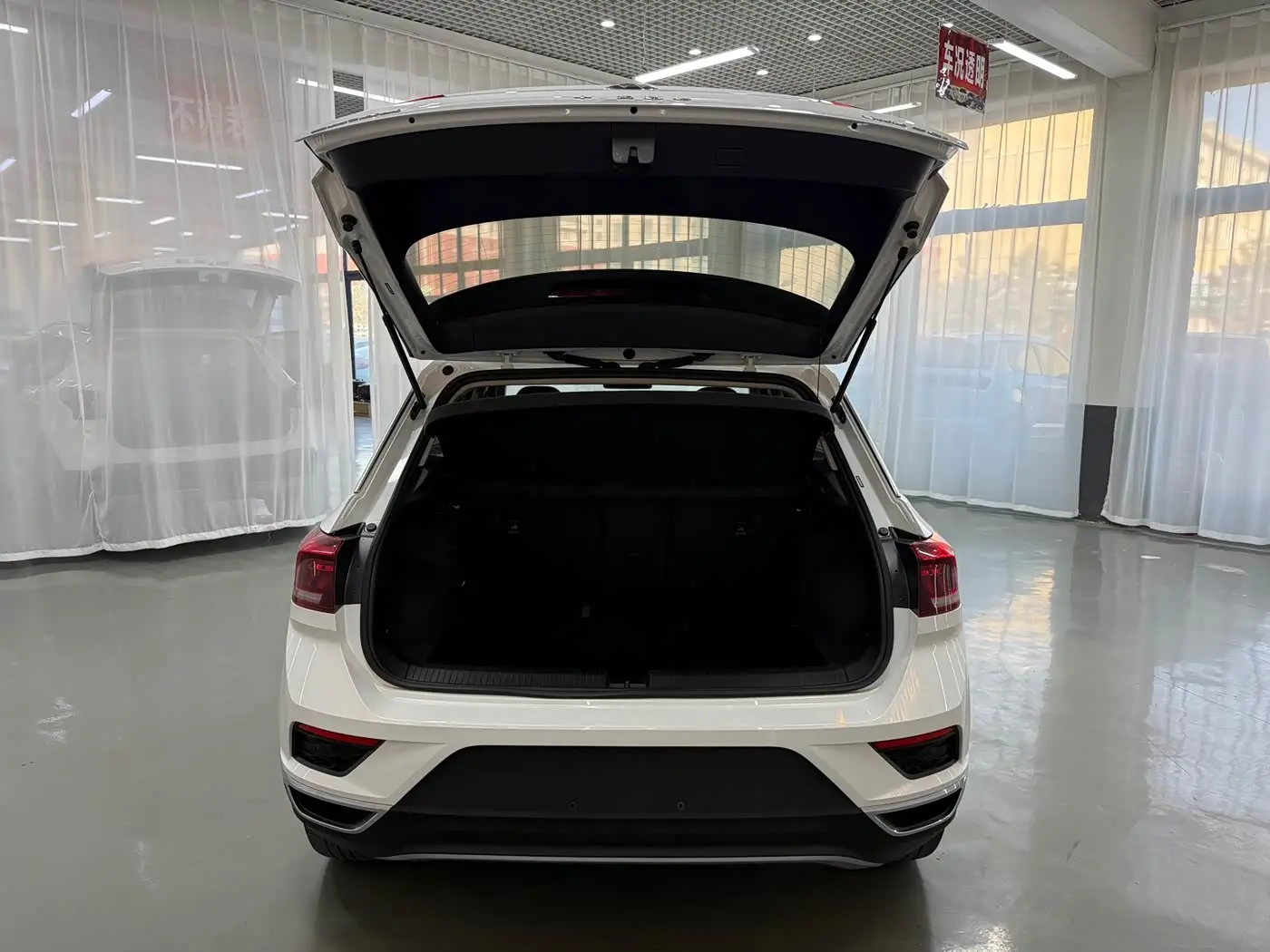 Volkswagen T-ROC 2022 — Фото 11/18