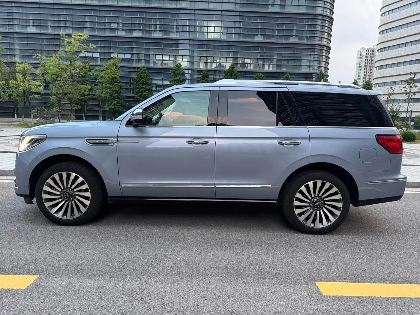 Lincoln Navigator 2019 — Фото 4/12