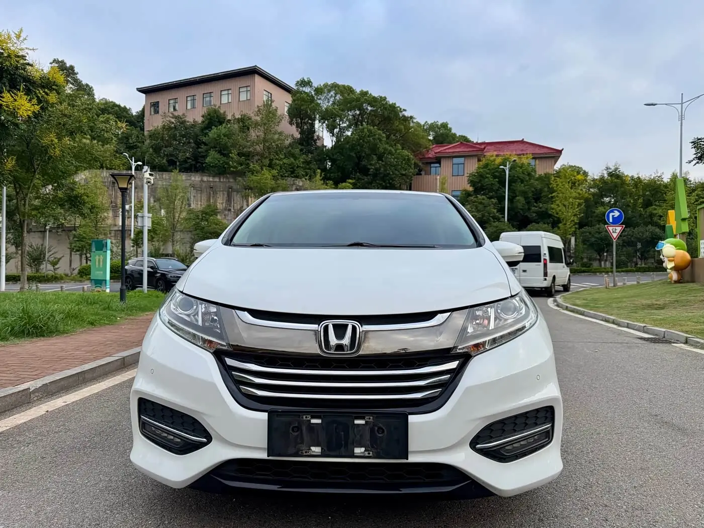 Honda Odyssey 2019 — Фото 3/19