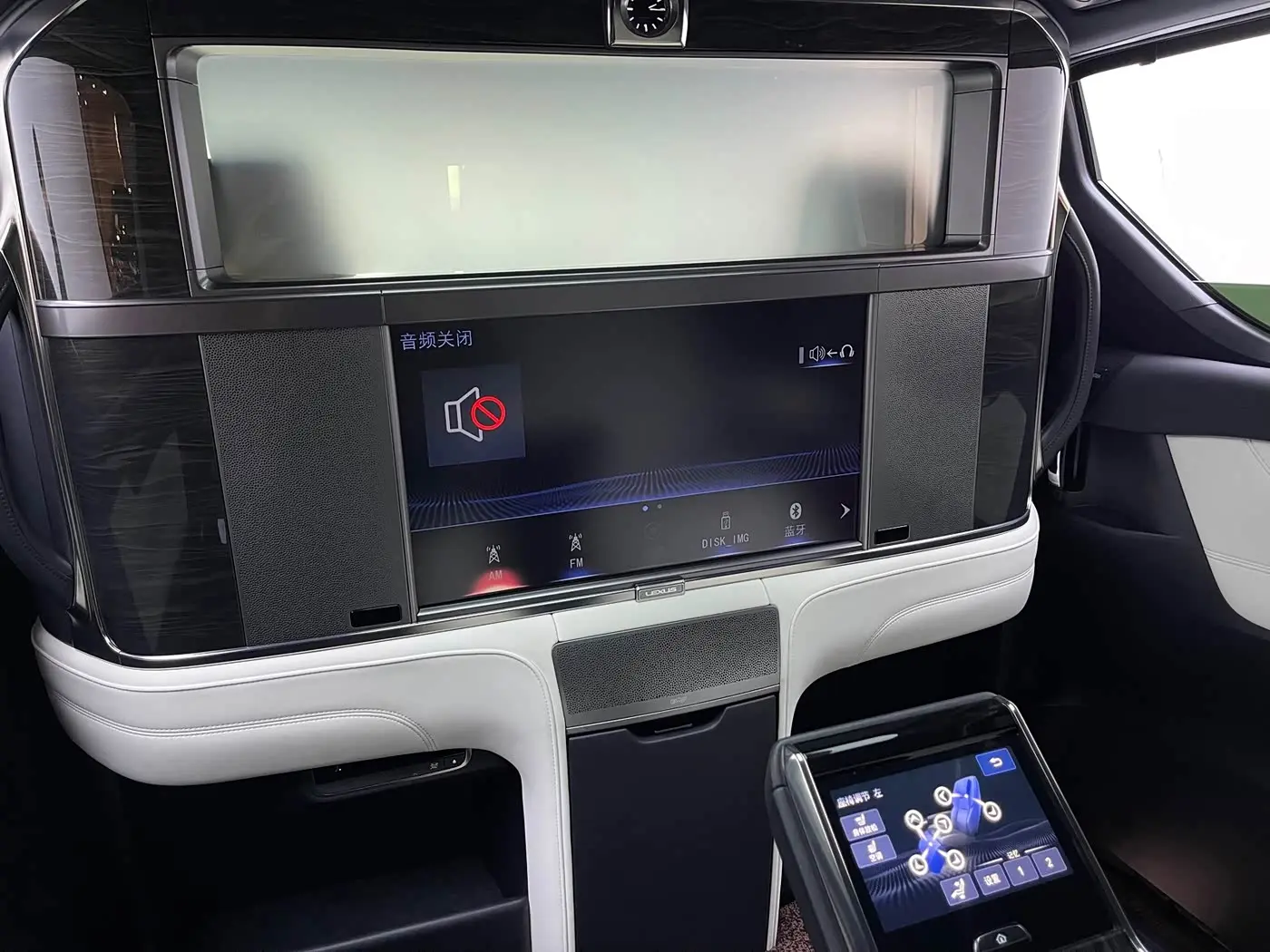 Lexus LM 2020 — Фото 11/15