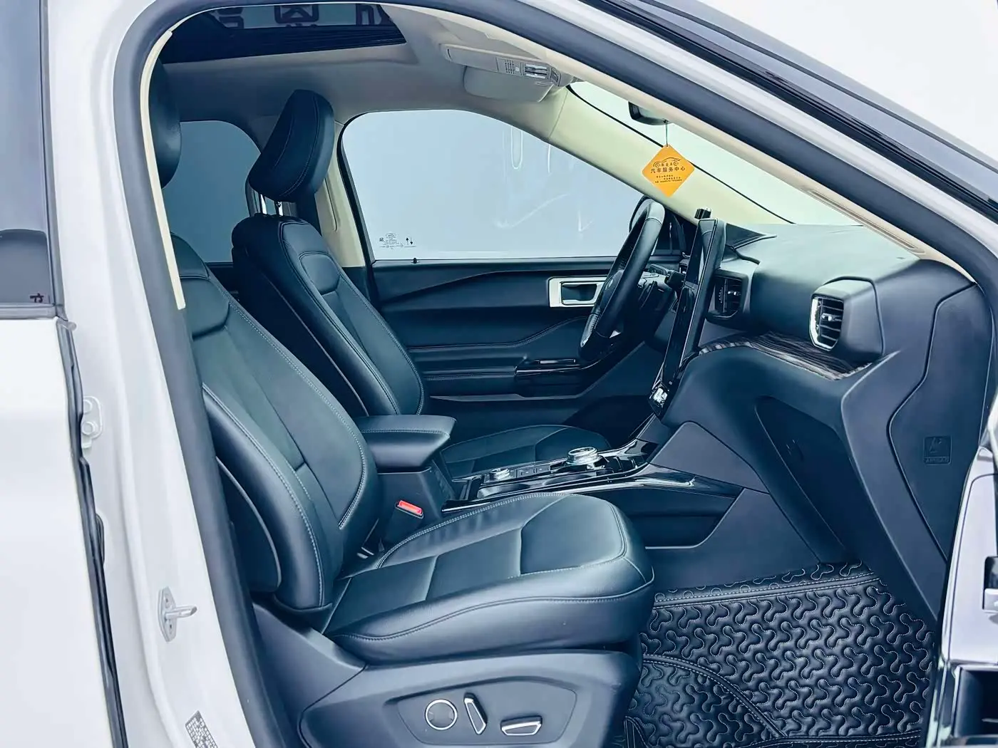 Ford Explorer 2021 — Şəkil 16/18