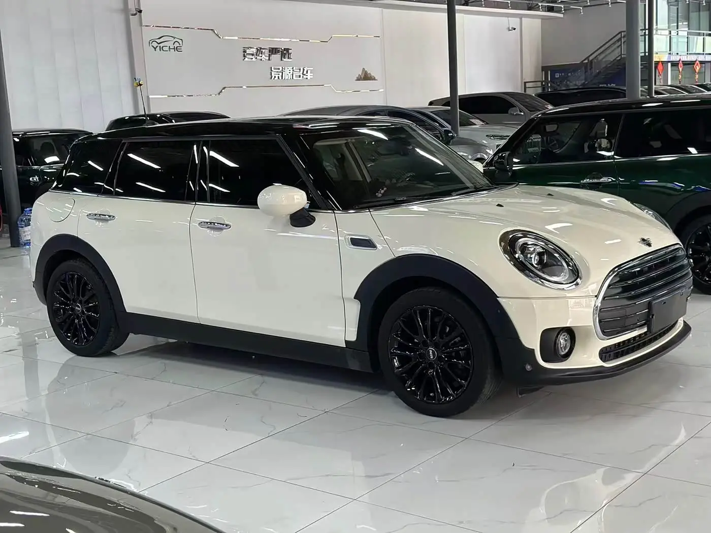 MINI CLUBMAN 2021 — Фото 3/15