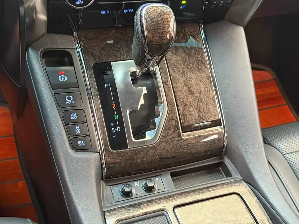 Toyota Vellfire 2019 — Photo 9/13