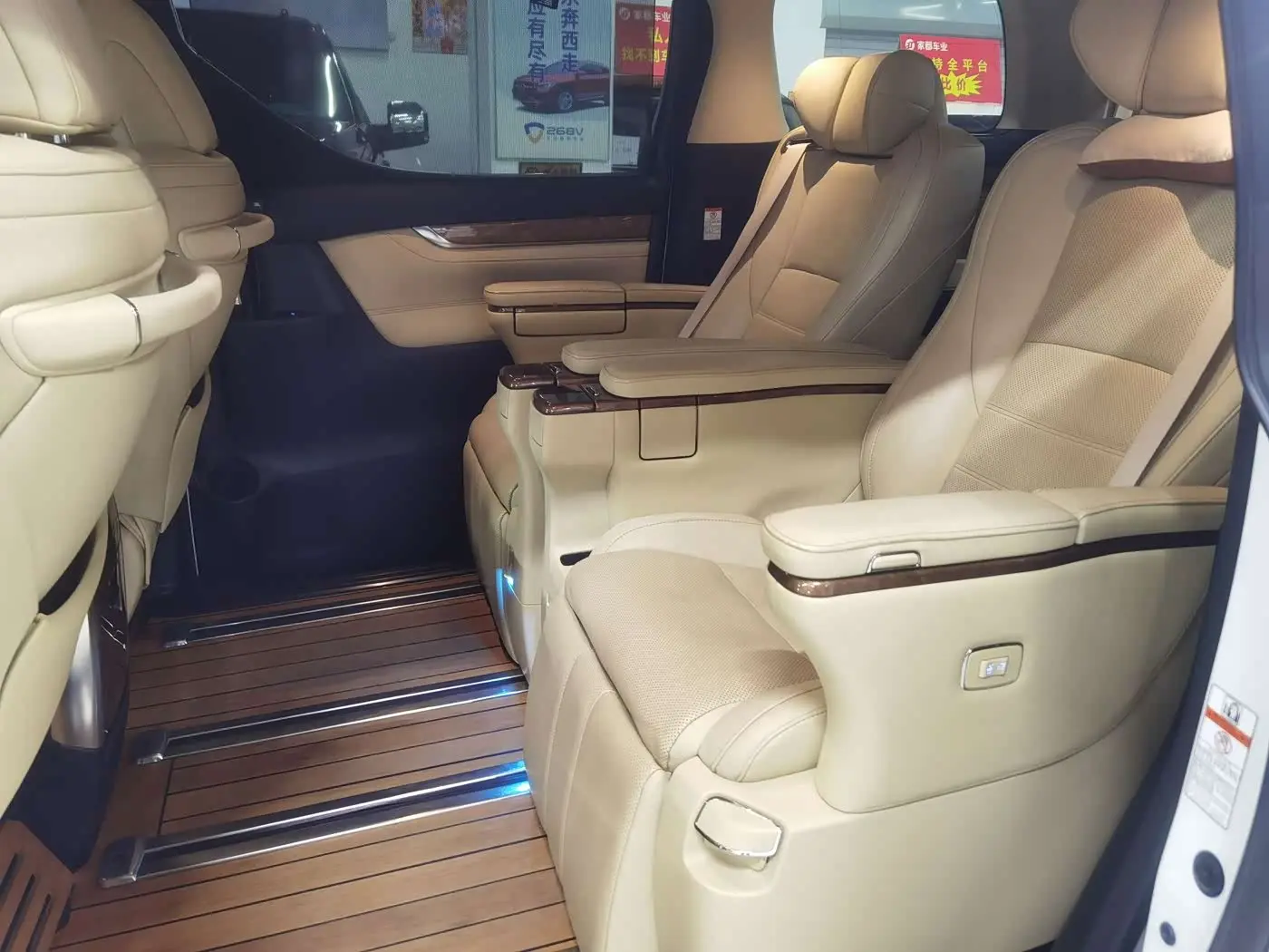 Toyota Alphard 2016 — Фото 8/20