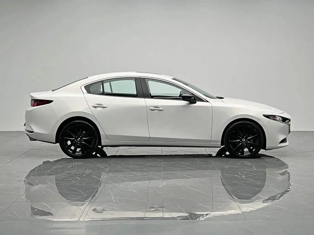 Mazda Mazda3 Axela 2024 — Photo 8/20