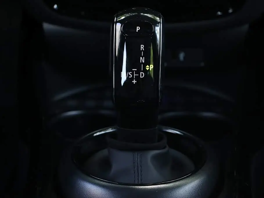 MINI CLUBMAN 2024 — Photo 16/20
