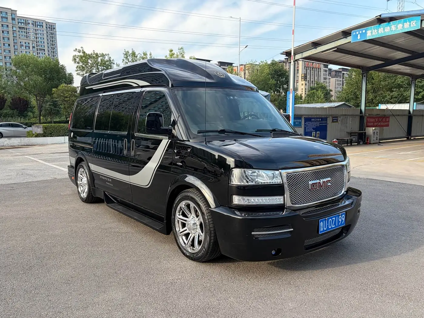 GMC Savana 2017 — Photo 1/16