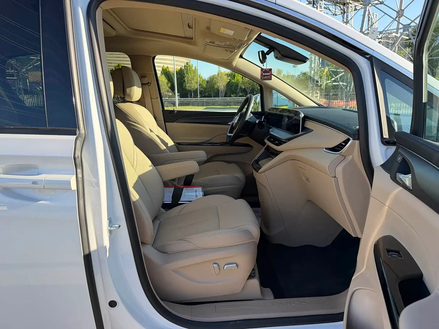 Buick GL8 New Energy 2025 — Photo 15/16