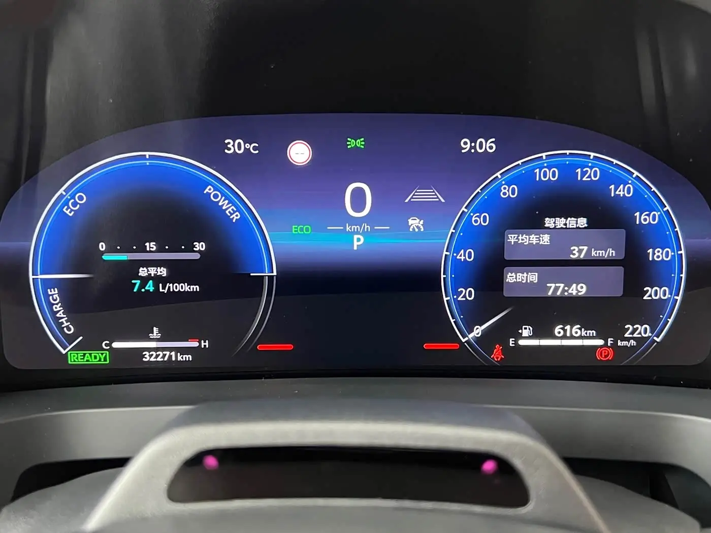 Toyota Alphard 2023 — Photo 10/14