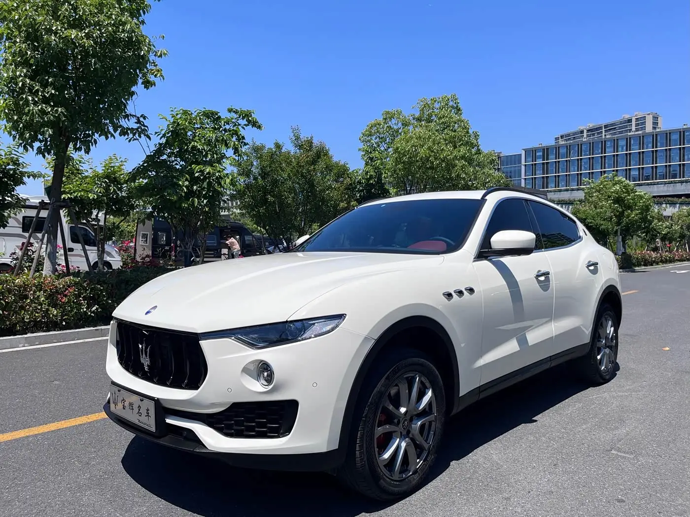 Maserati Levante 2022 — Фото 1/9