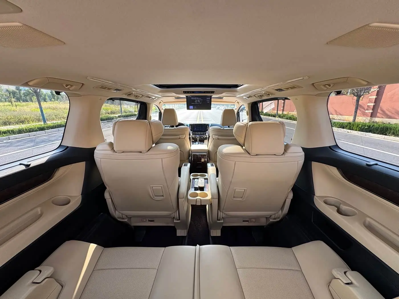 Toyota Alphard 2021 — Photo 20/20