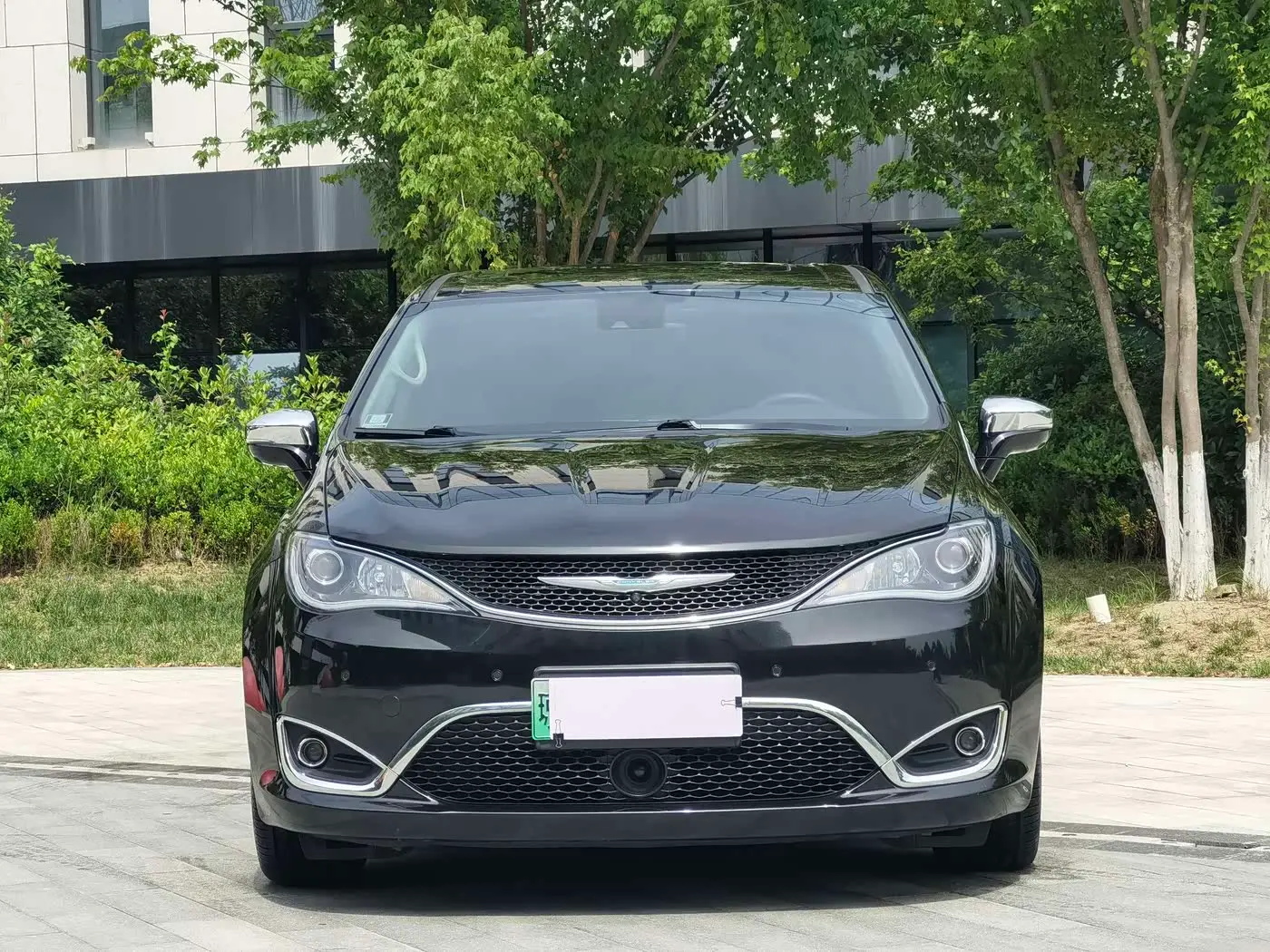 Chrysler Grand Caravan PHEV 2020 — Photo 2/19