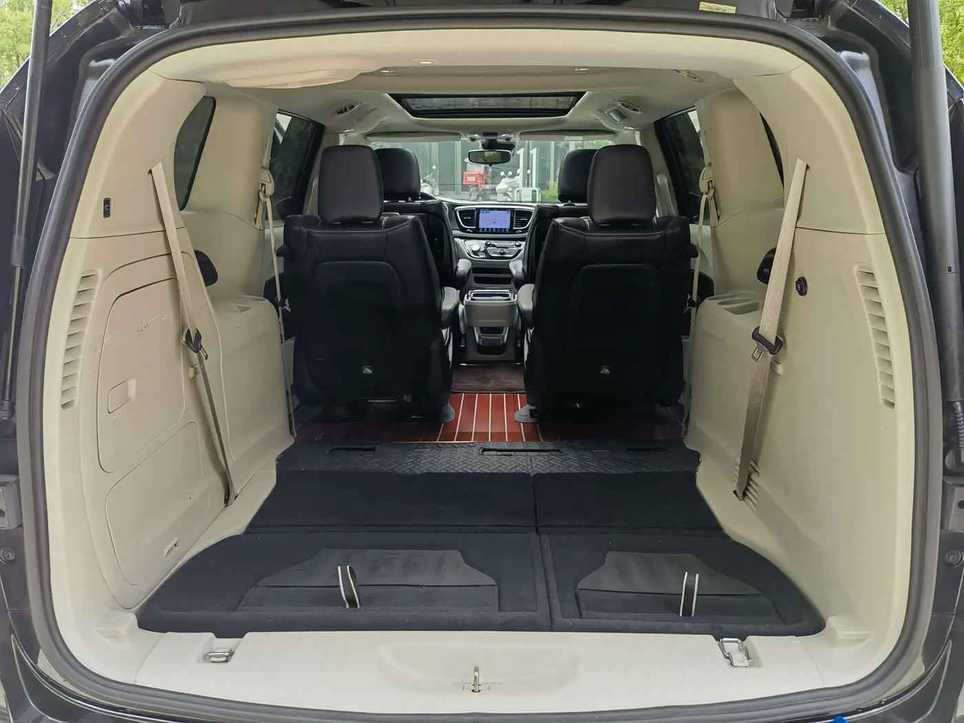 Chrysler Grand Caravan PHEV 2020 — Photo 17/19