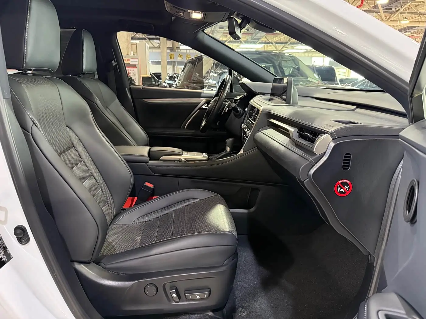 Lexus RX 2020 — Şəkil 8/20