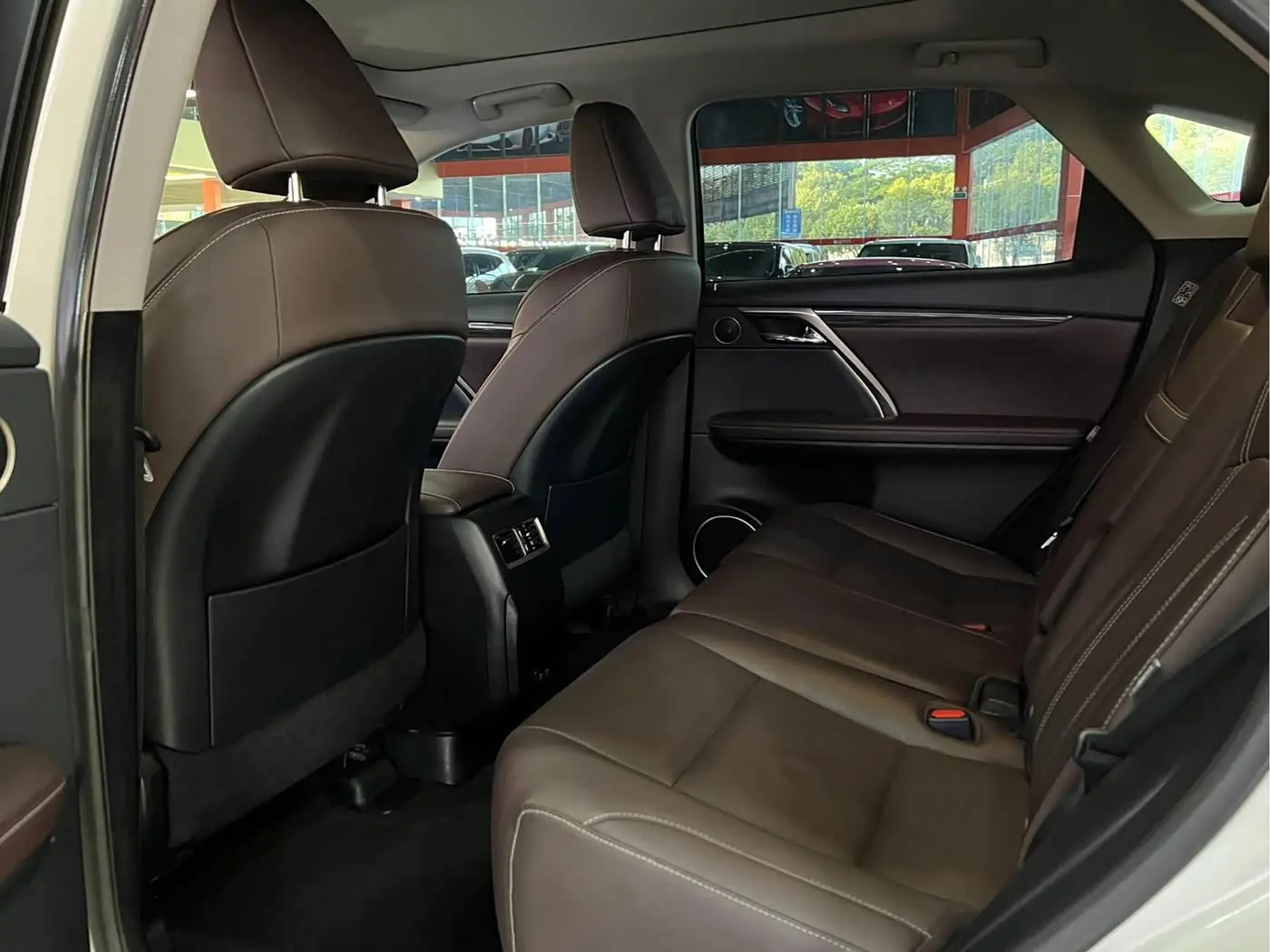 Lexus RX 2022 — Photo 8/17