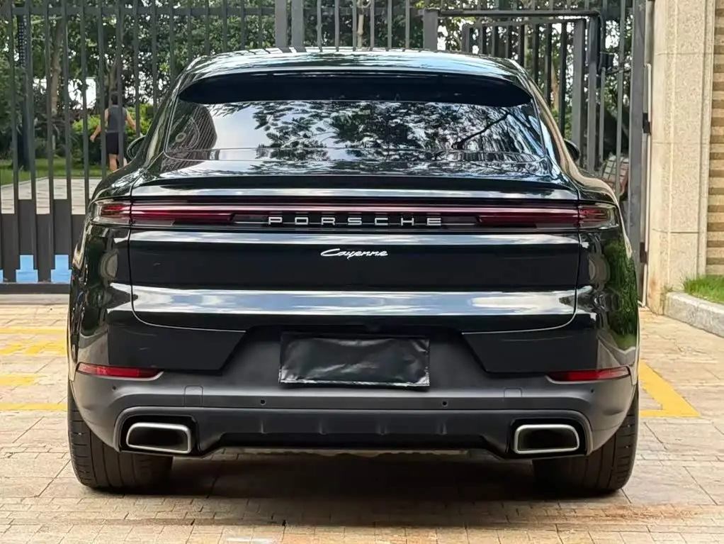 Porsche Cayenne 2023 — Photo 7/20