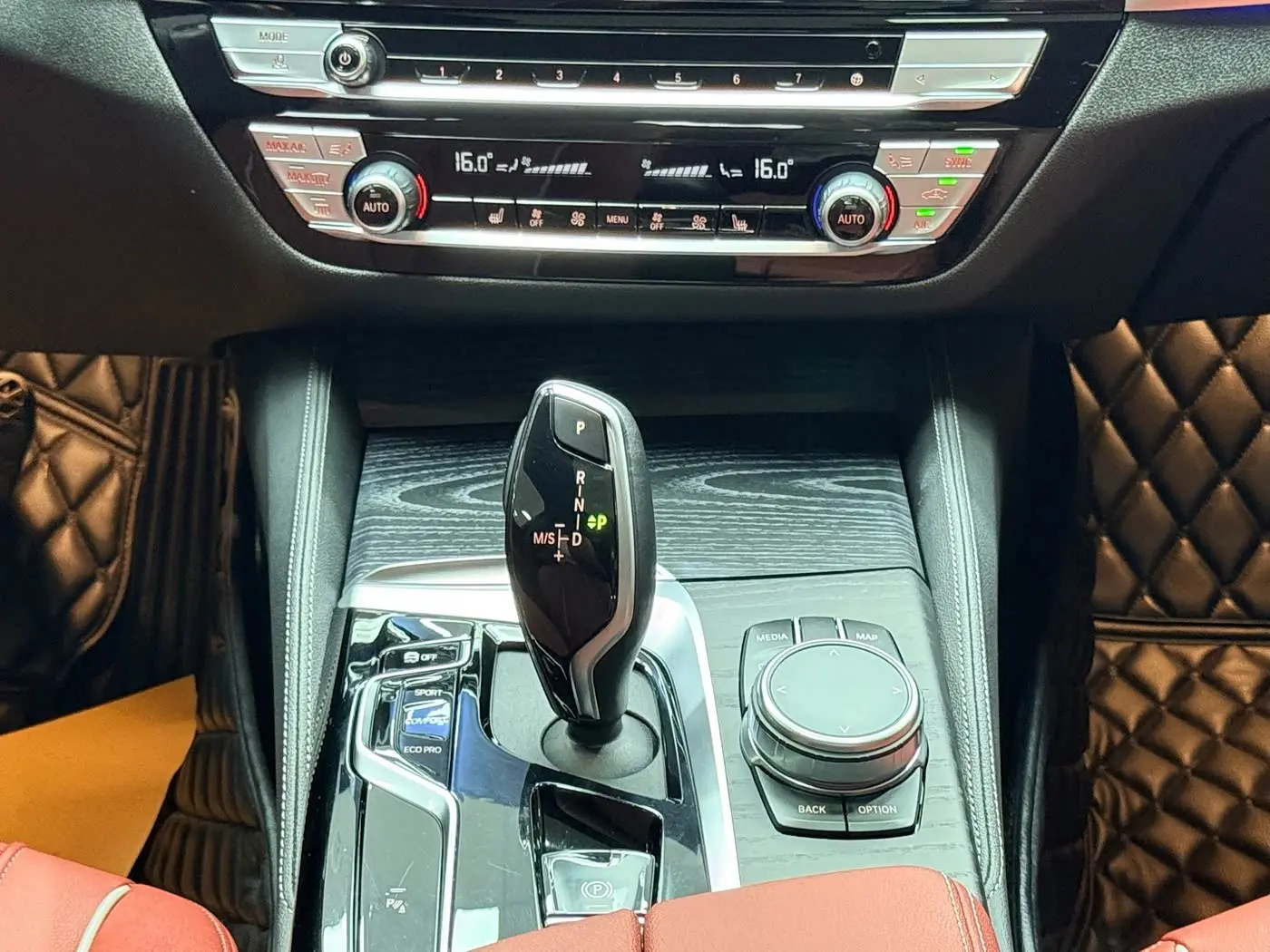 BMW 5 Series 2023 — Photo 14/18